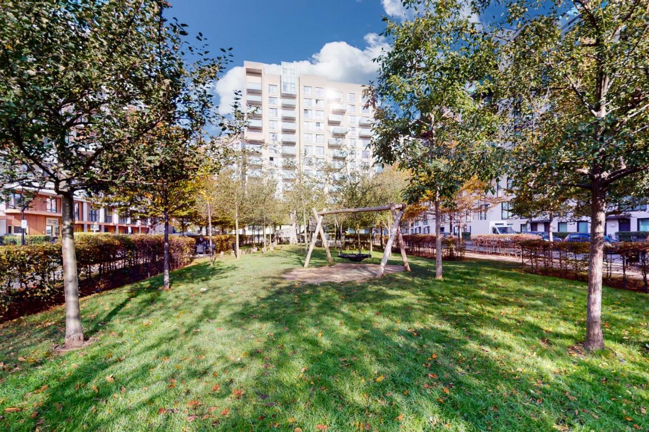 Lovely 2 Bedroom Flat With Balcony In Stratford Londra Exterior foto