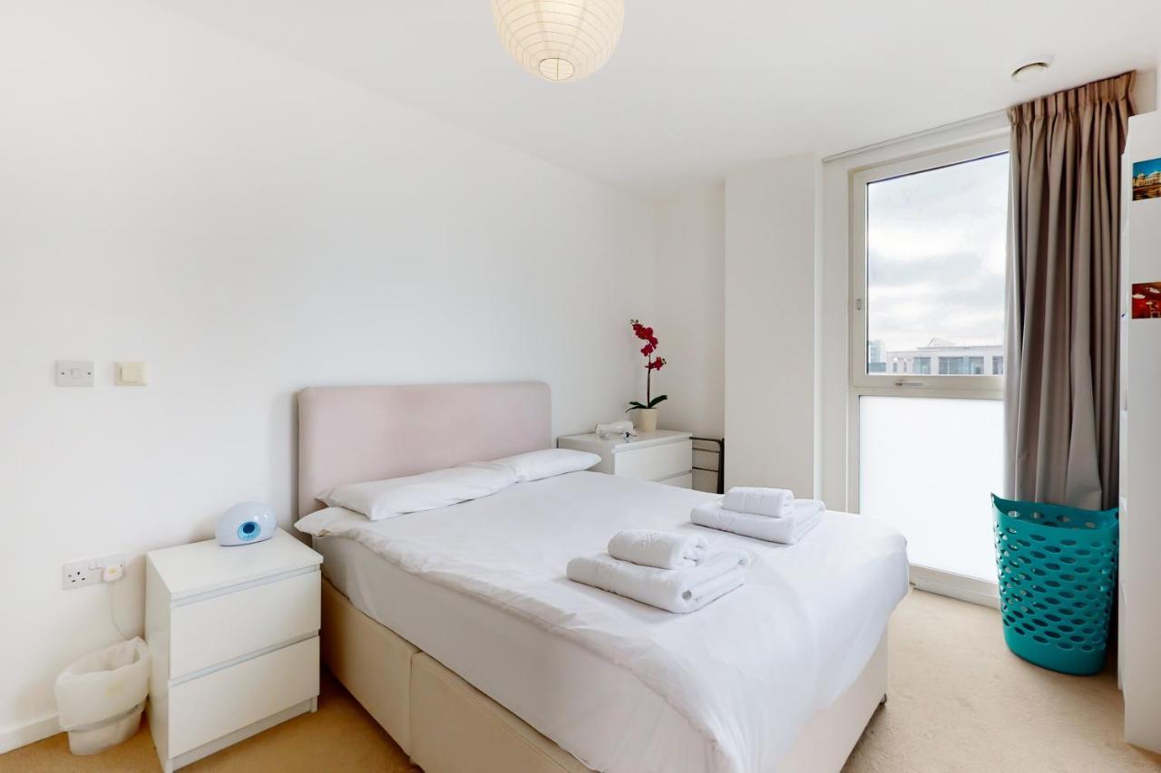 Lovely 2 Bedroom Flat With Balcony In Stratford Londra Exterior foto