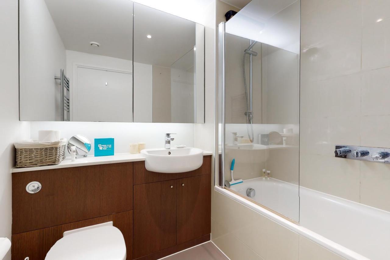 Lovely 2 Bedroom Flat With Balcony In Stratford Londra Exterior foto