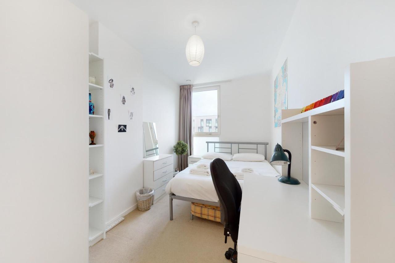 Lovely 2 Bedroom Flat With Balcony In Stratford Londra Exterior foto